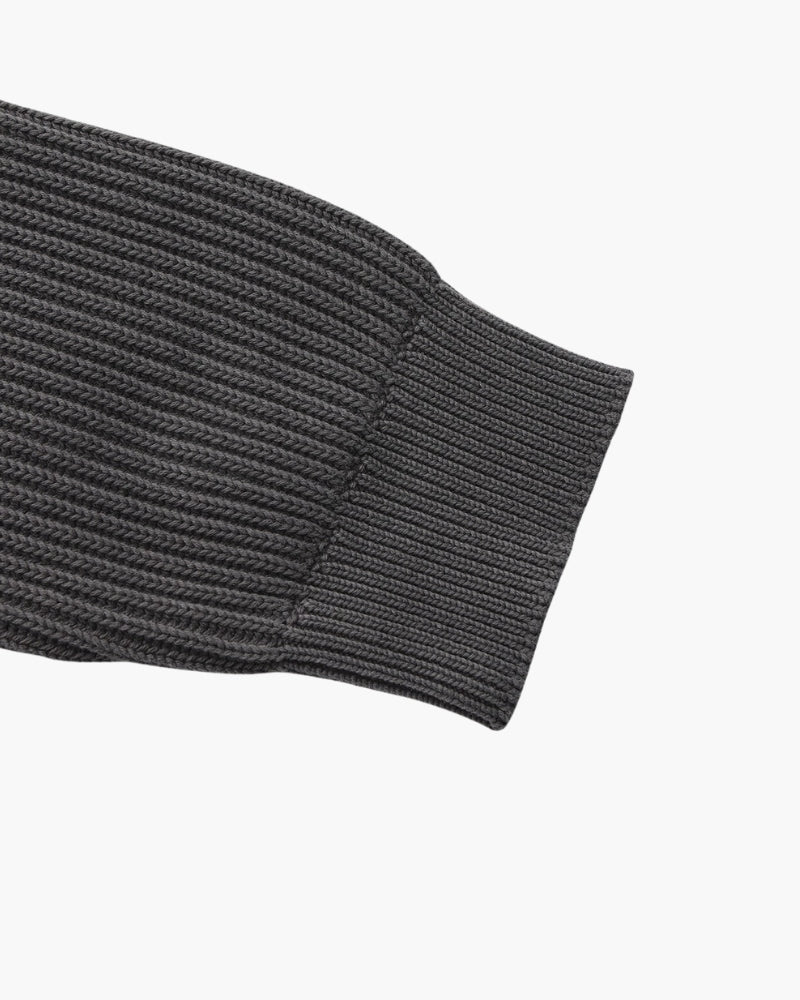 Gerippter Rundhalsausschnitt